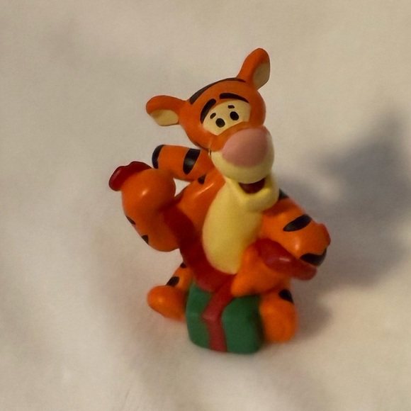 Christmas at Pooh's House Merry Miniature Figurines - Picture 12 of 16